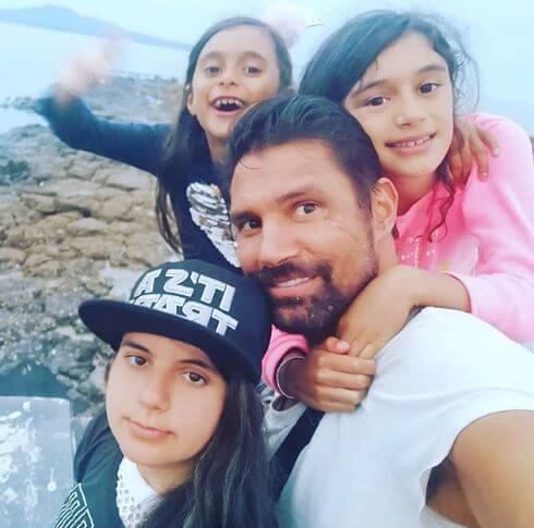 Mokoia Bennett with her father and sisters.